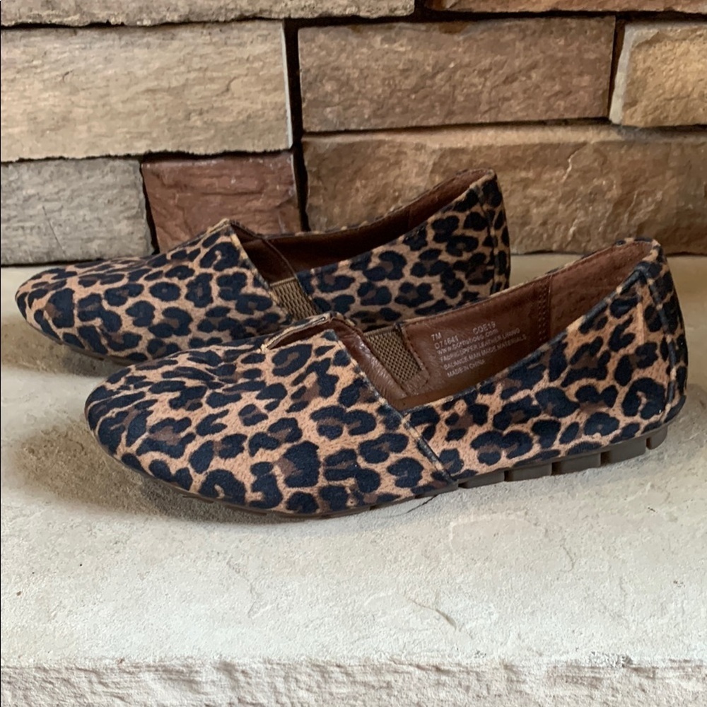 Born sz 7 Leopard Print Women's Slip-On Shoes
